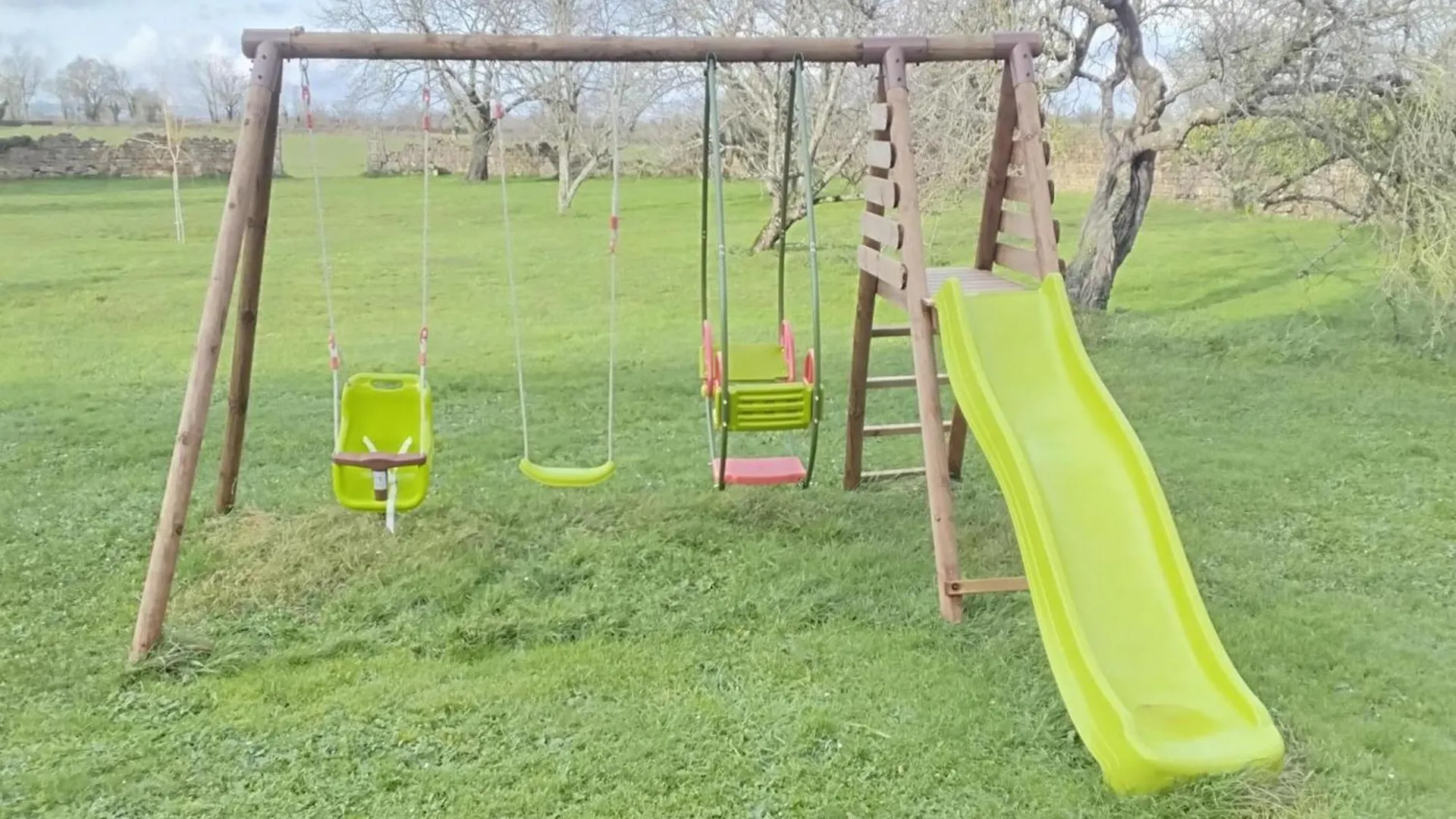 Gite Rustique Renove Avec Jeux Pour Enfants, Climatisation Et Jardin Privatif A Rocles - Fr-1-489-546