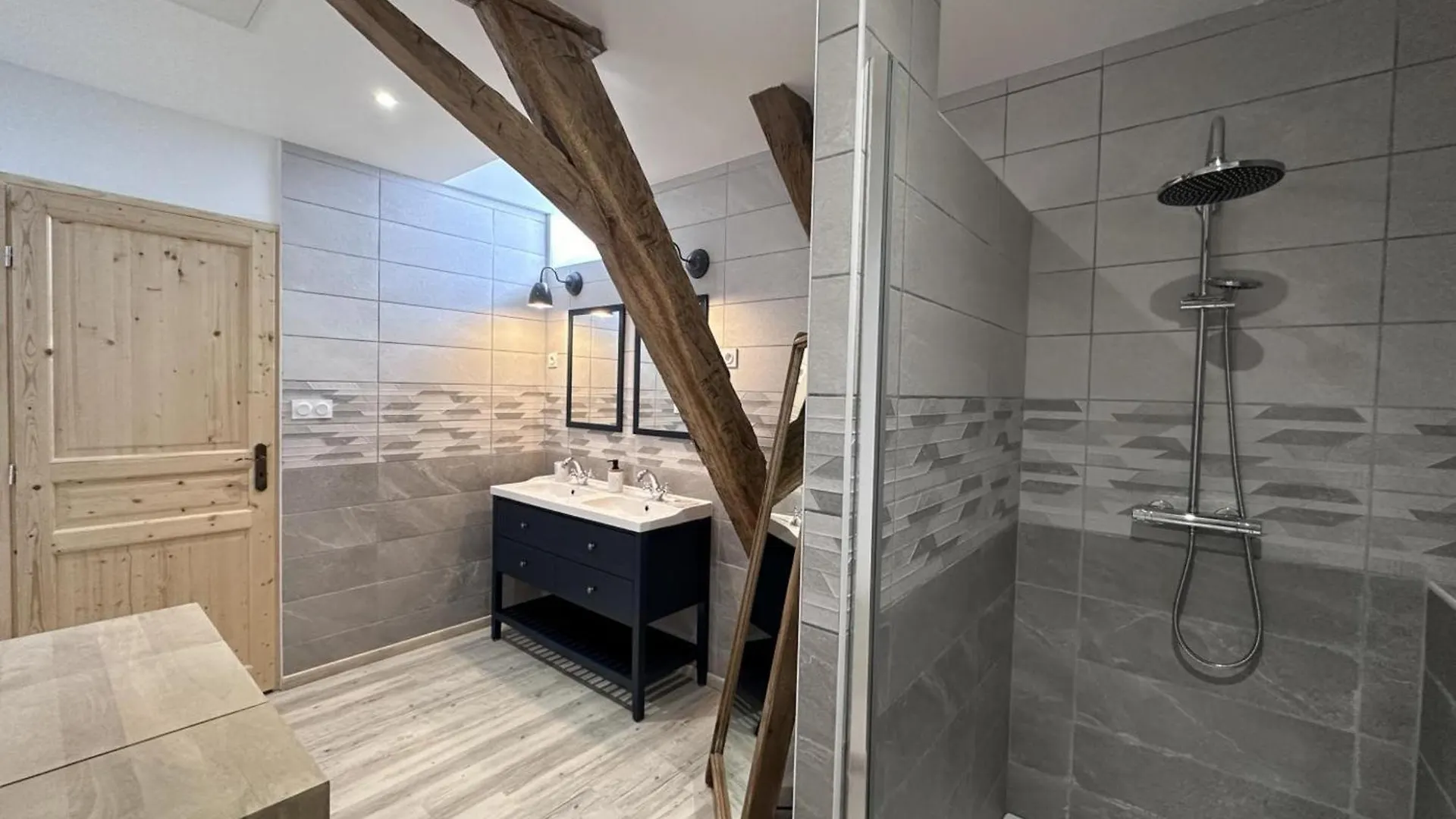 度假居 Gite Rustique Renove Avec Jeux Pour Enfants, Climatisation Et Jardin Privatif A Rocles - Fr-1-489-546